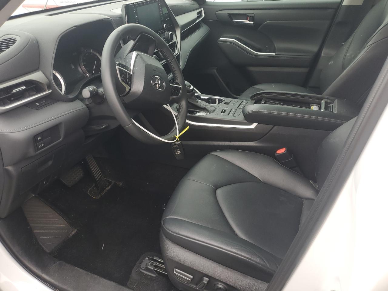 2022 TOYOTA HIGHLANDER XLE VIN:5TDHZRBH6NS592749