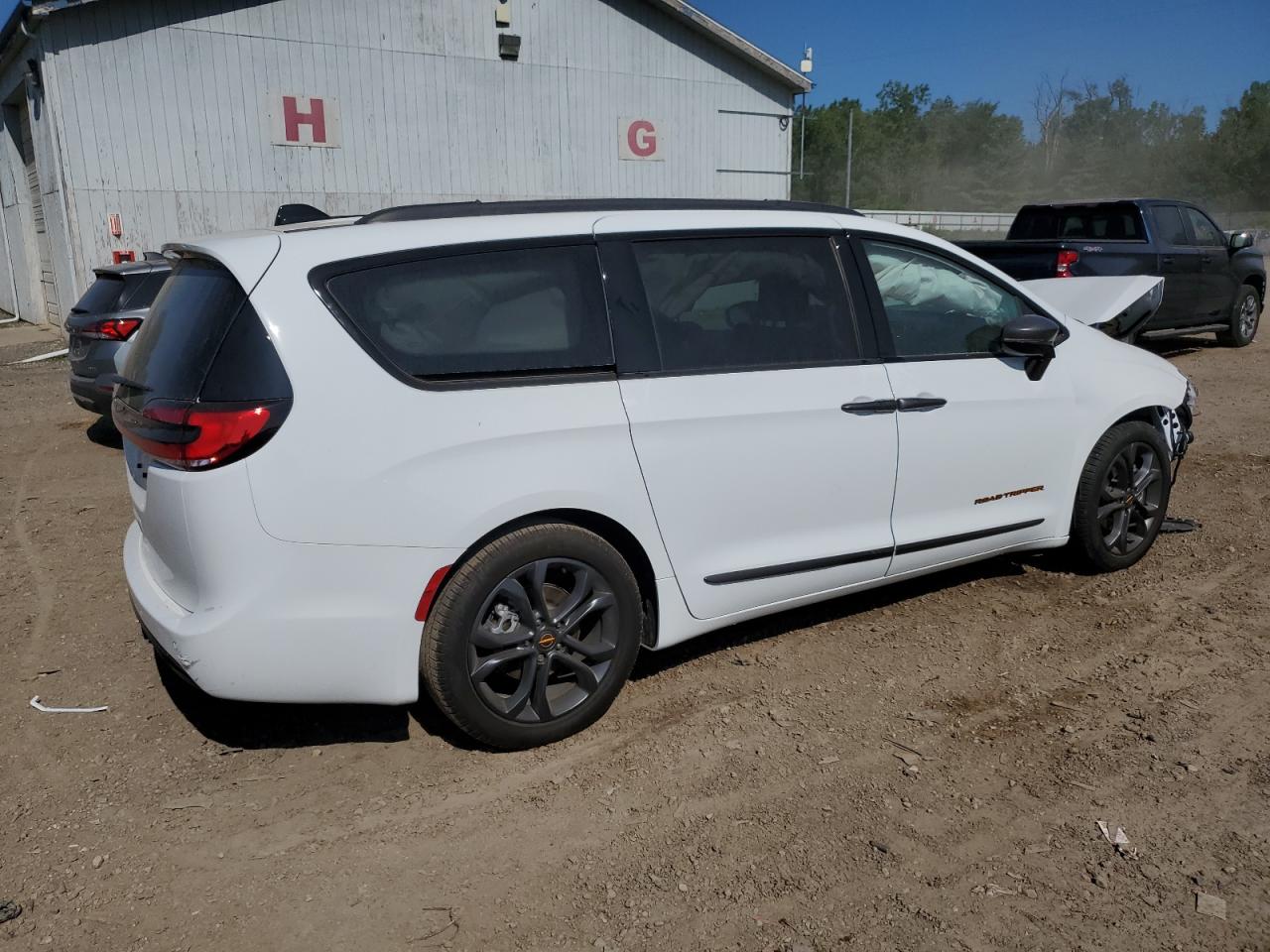 2024 CHRYSLER PACIFICA TOURING L VIN:2C4RC1BG5RR126422