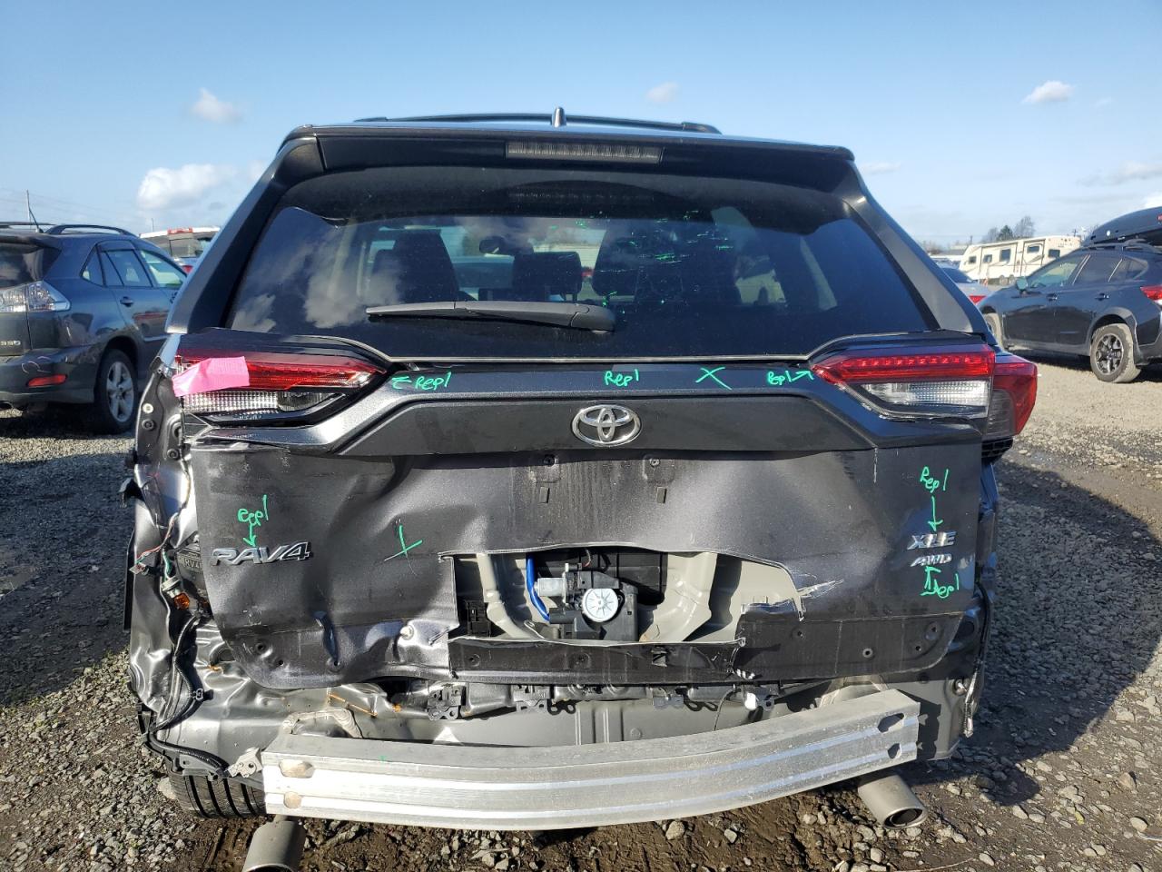 2024 TOYOTA RAV4 XLE PREMIUM VIN:2T3A1RFV9RC404627