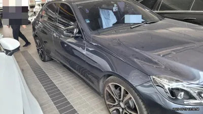 2015 Mercedes-Benz E 220 VIN: