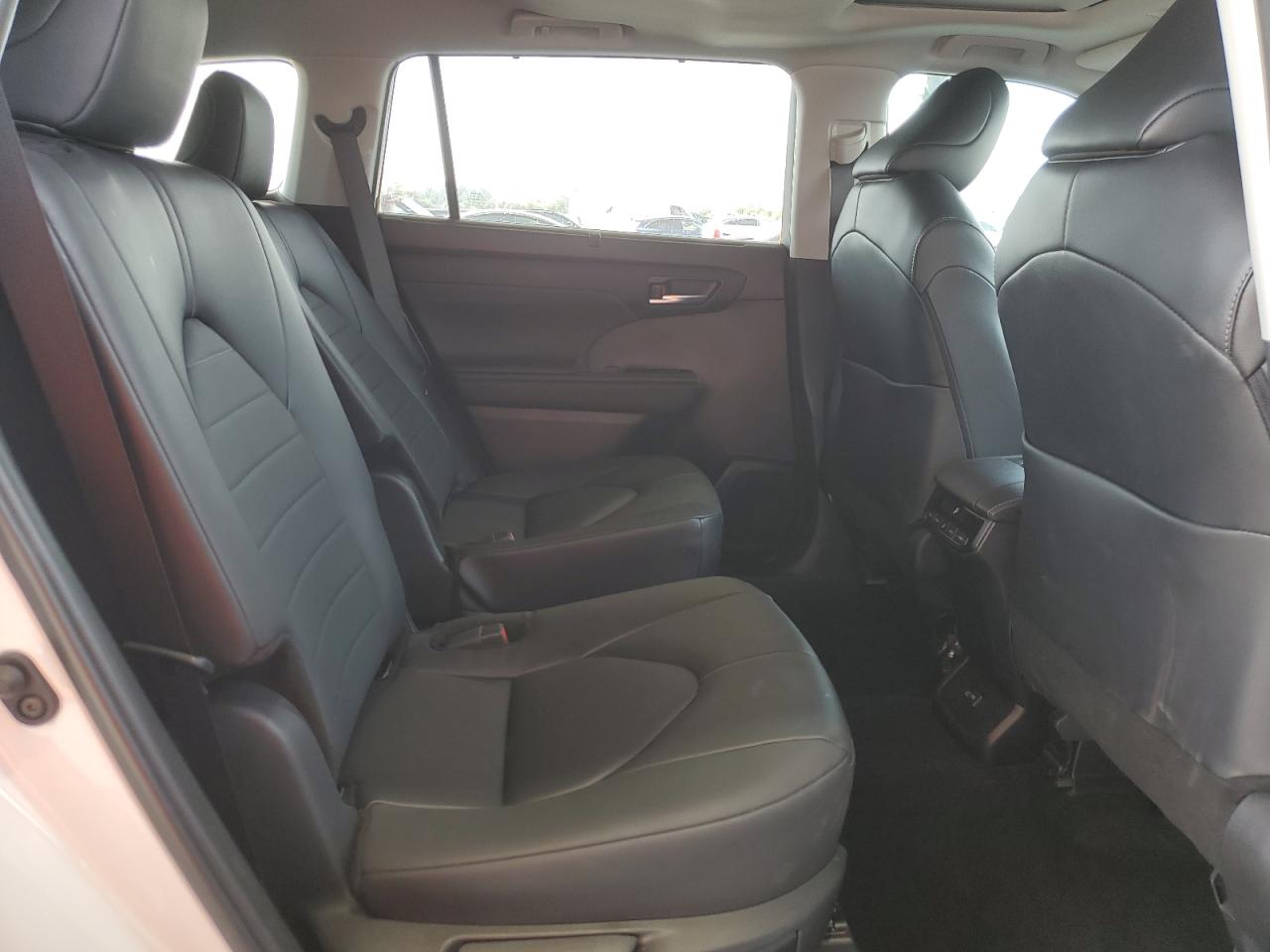2024 TOYOTA HIGHLANDER LE VIN:5TDKDRAH9RS053120