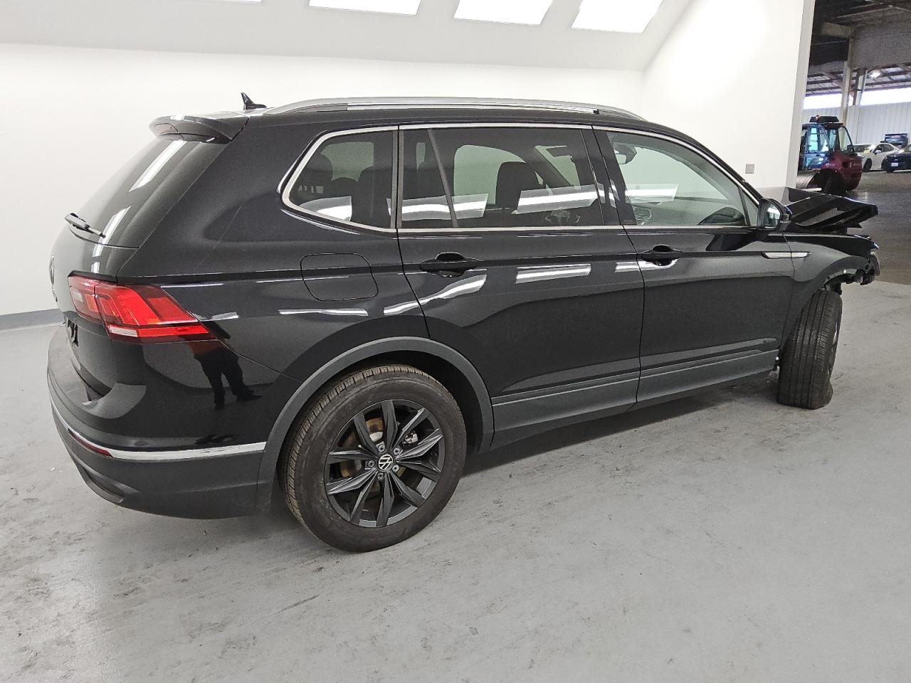 2024 VOLKSWAGEN TIGUAN SE VIN:3VV3B7AX2RM125086