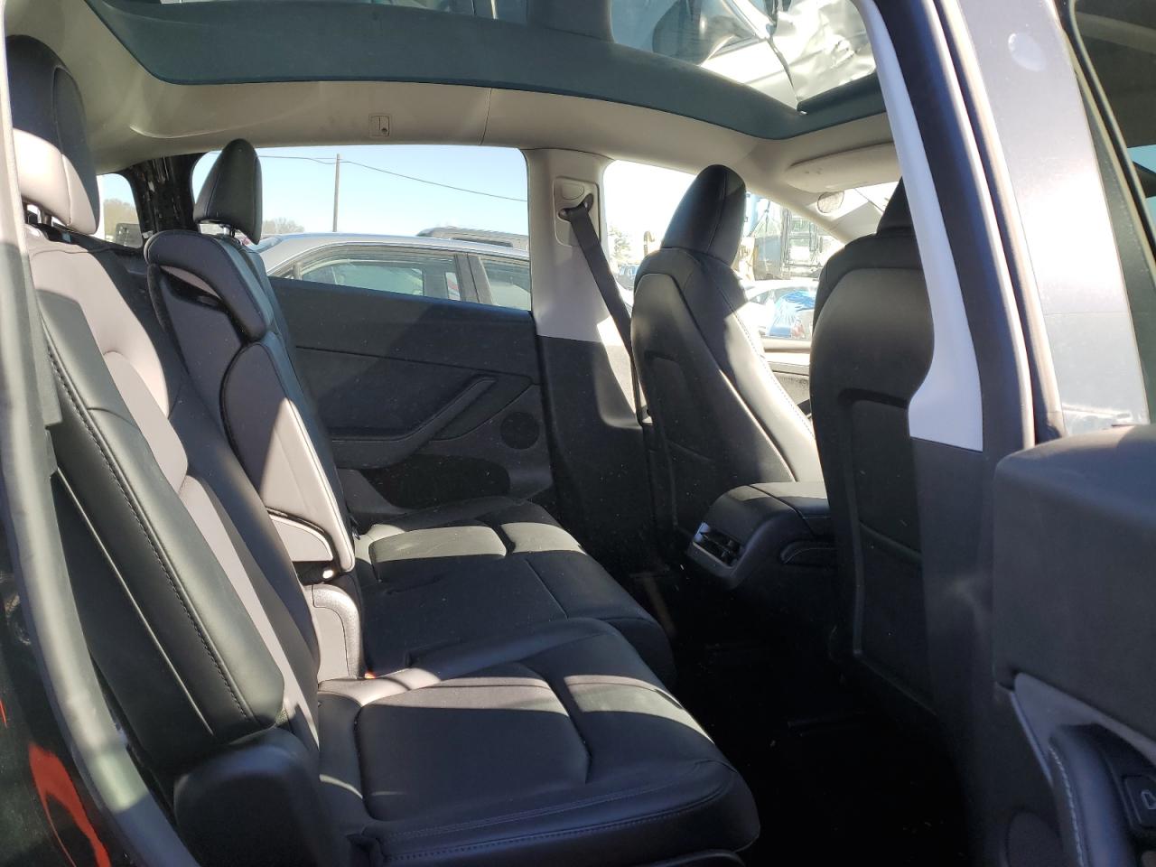 2024 TESLA MODEL Y  VIN:7SAYGAEE3RF004232