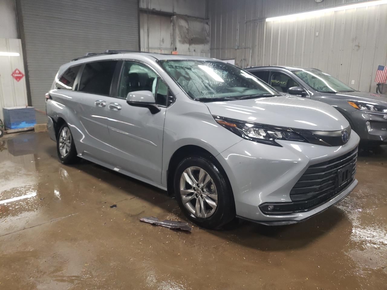 2022 TOYOTA SIENNA XLE VIN:5TDASKFC9NS042151
