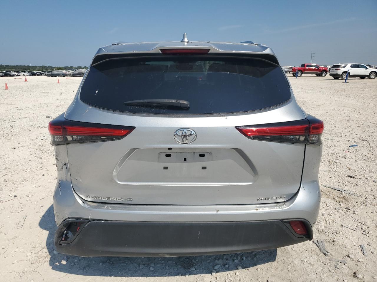 2022 TOYOTA HIGHLANDER XLE VIN:5TDGZRBHXNS226109