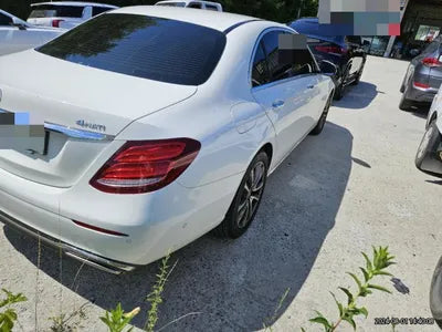 2018 Mercedes-Benz E 300 VIN: