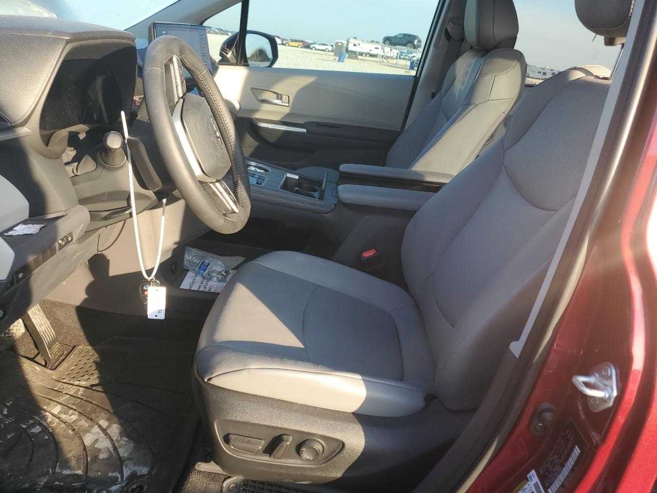 2022 TOYOTA SIENNA XLE VIN:5TDYRKEC8NS117563