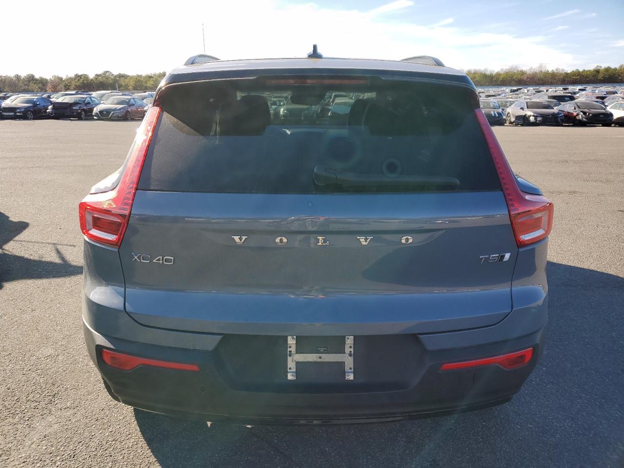 2022 VOLVO XC40 T5 R-DESIGN VIN:YV4162UM2N2724521
