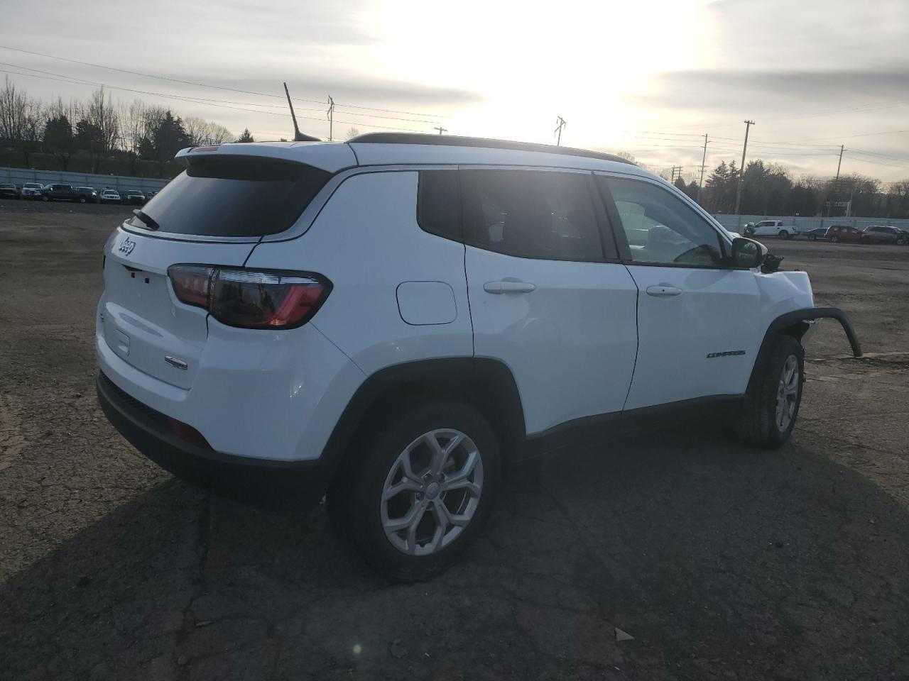 2024 JEEP COMPASS LATITUDE VIN:3C4NJDBN7RT117819