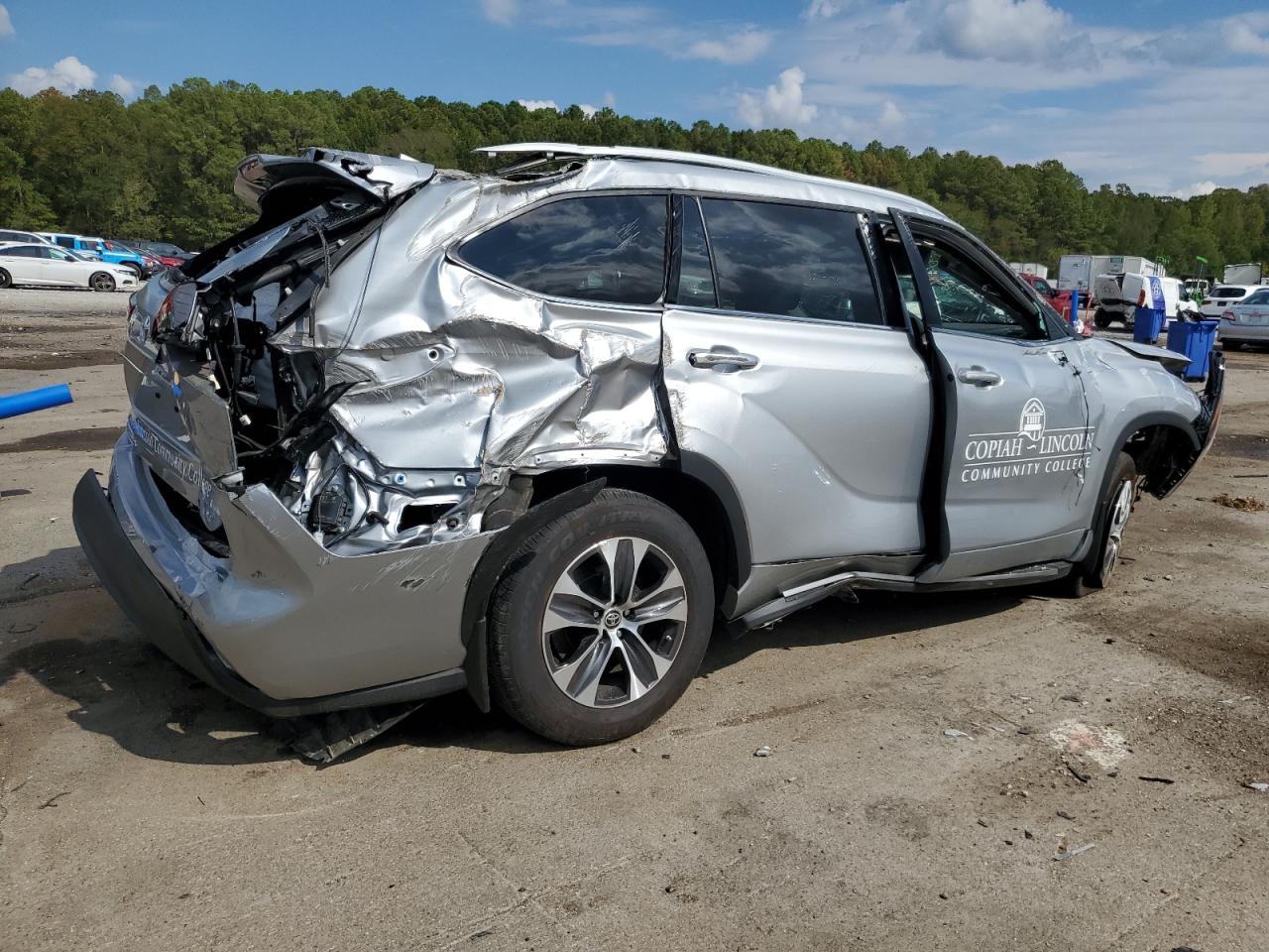 2022 TOYOTA HIGHLANDER XLE VIN:5TDGZRAH3NS126709