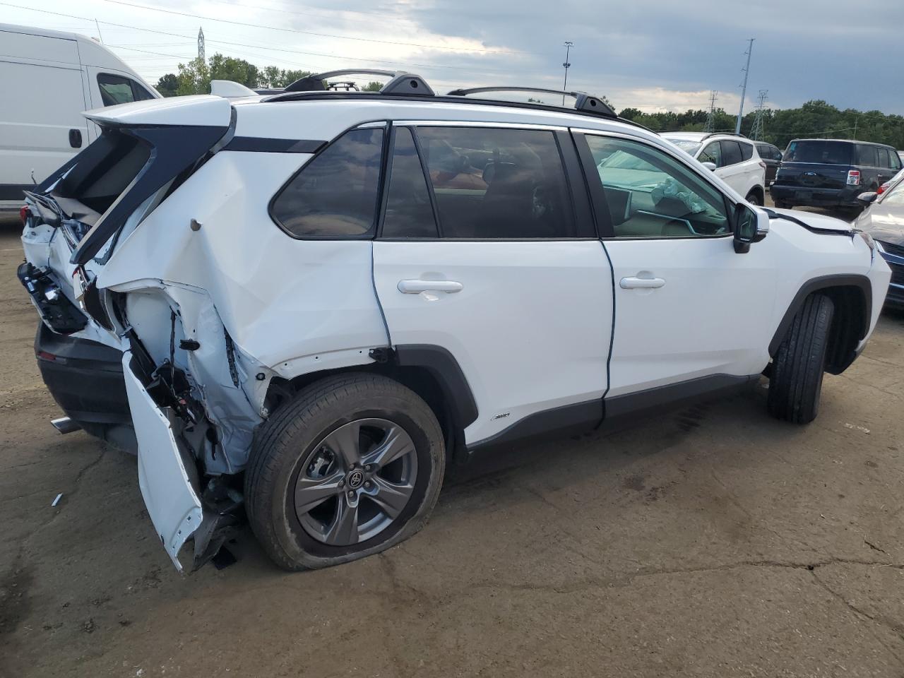 2024 TOYOTA RAV4 XLE VIN:2T3RWRFV1RW213223