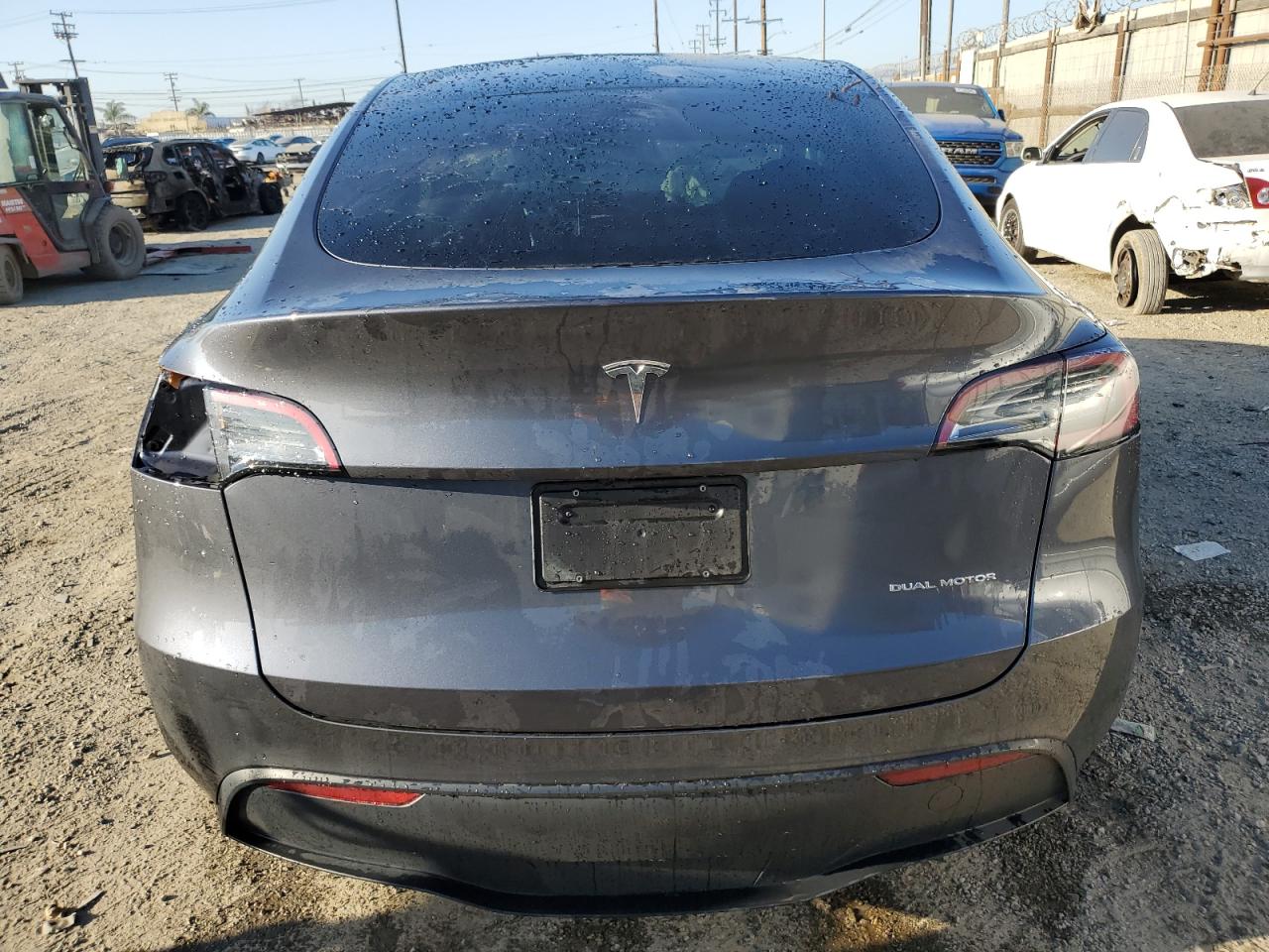 2023 TESLA MODEL Y  VIN:7SAYGDEE7PF863077