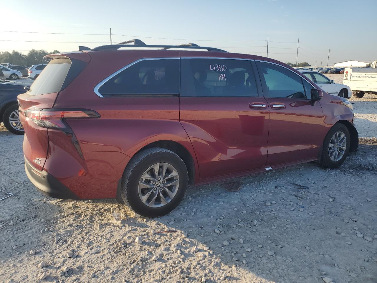 2022 TOYOTA SIENNA XLE VIN:5TDYRKEC8NS117563