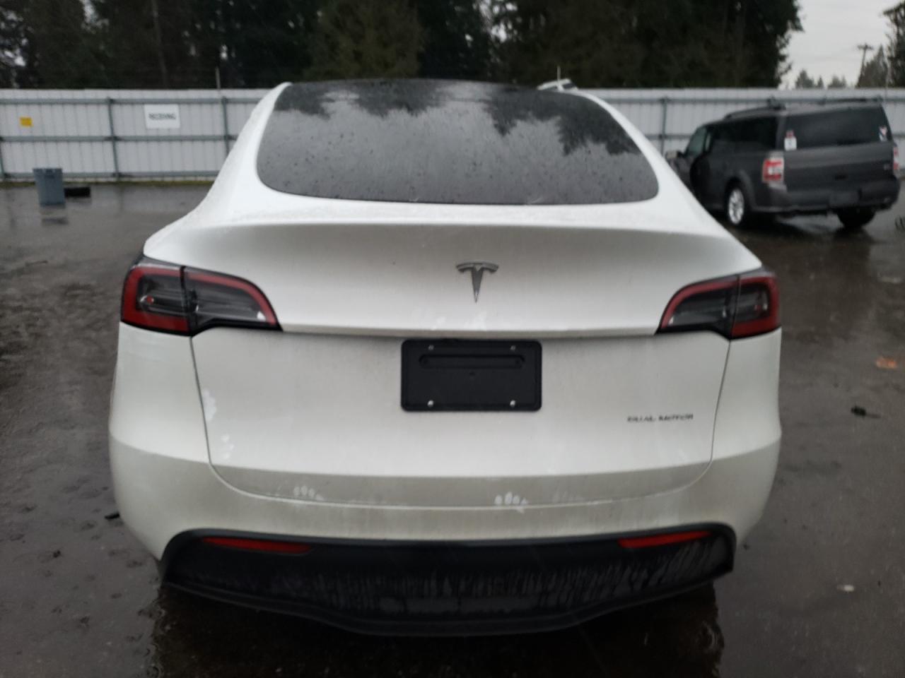 2024 TESLA MODEL Y  VIN:7SAYGDEE8RF193395