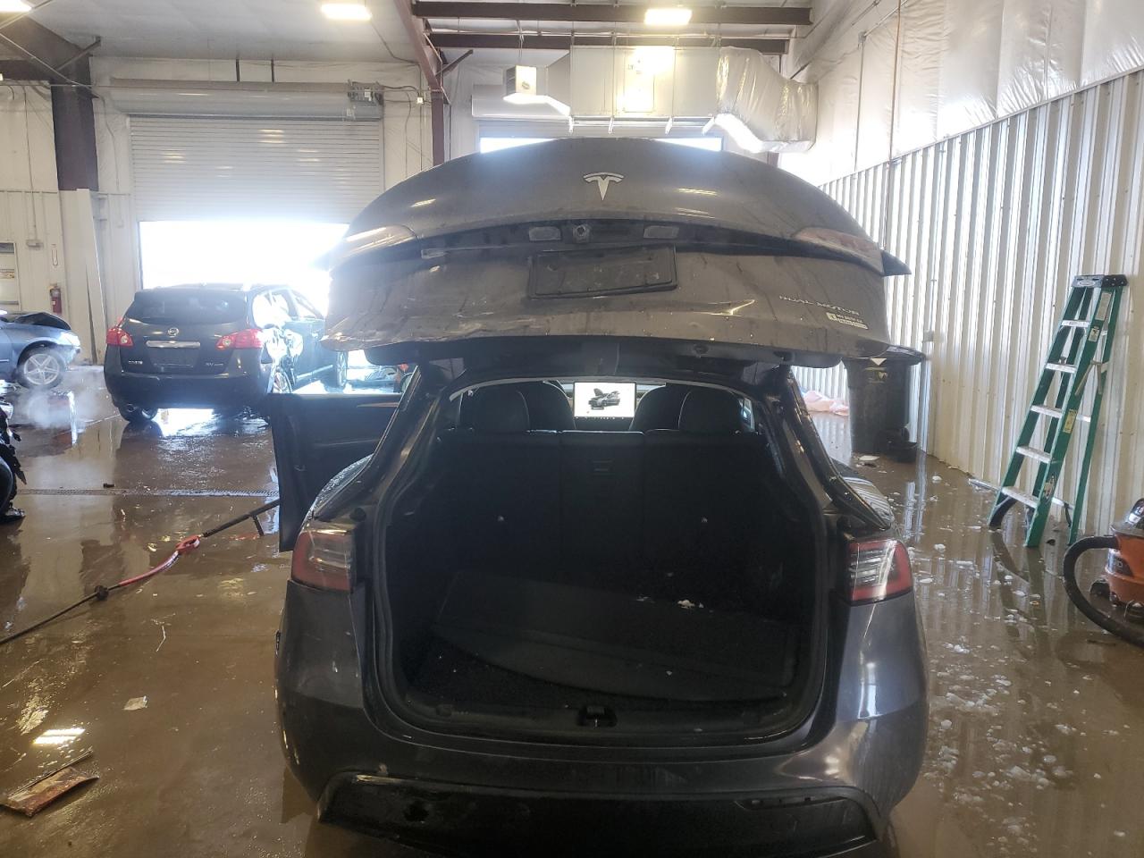 2023 TESLA MODEL Y  VIN:7SAYGDEE2PF886198