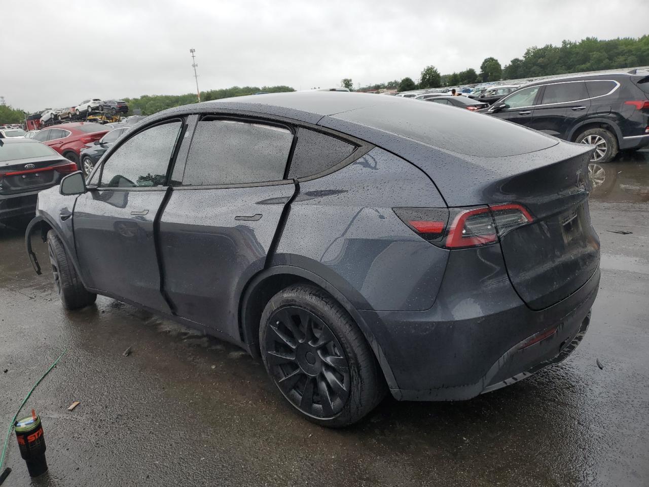 2024 TESLA MODEL Y  VIN:7SAYGDEE5RA233672