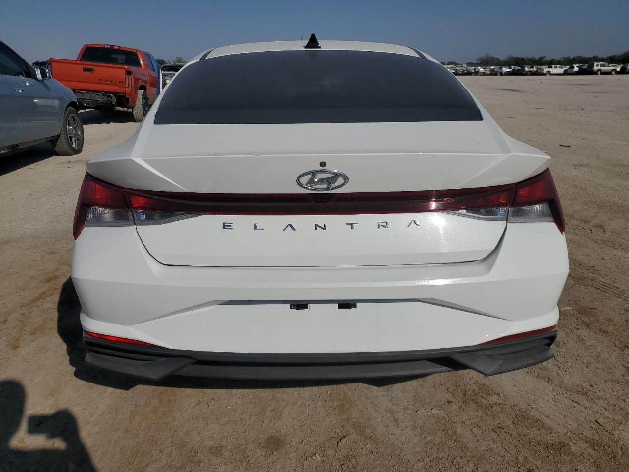 2022 HYUNDAI ELANTRA SEL VIN:5NPLM4AG2NH054429