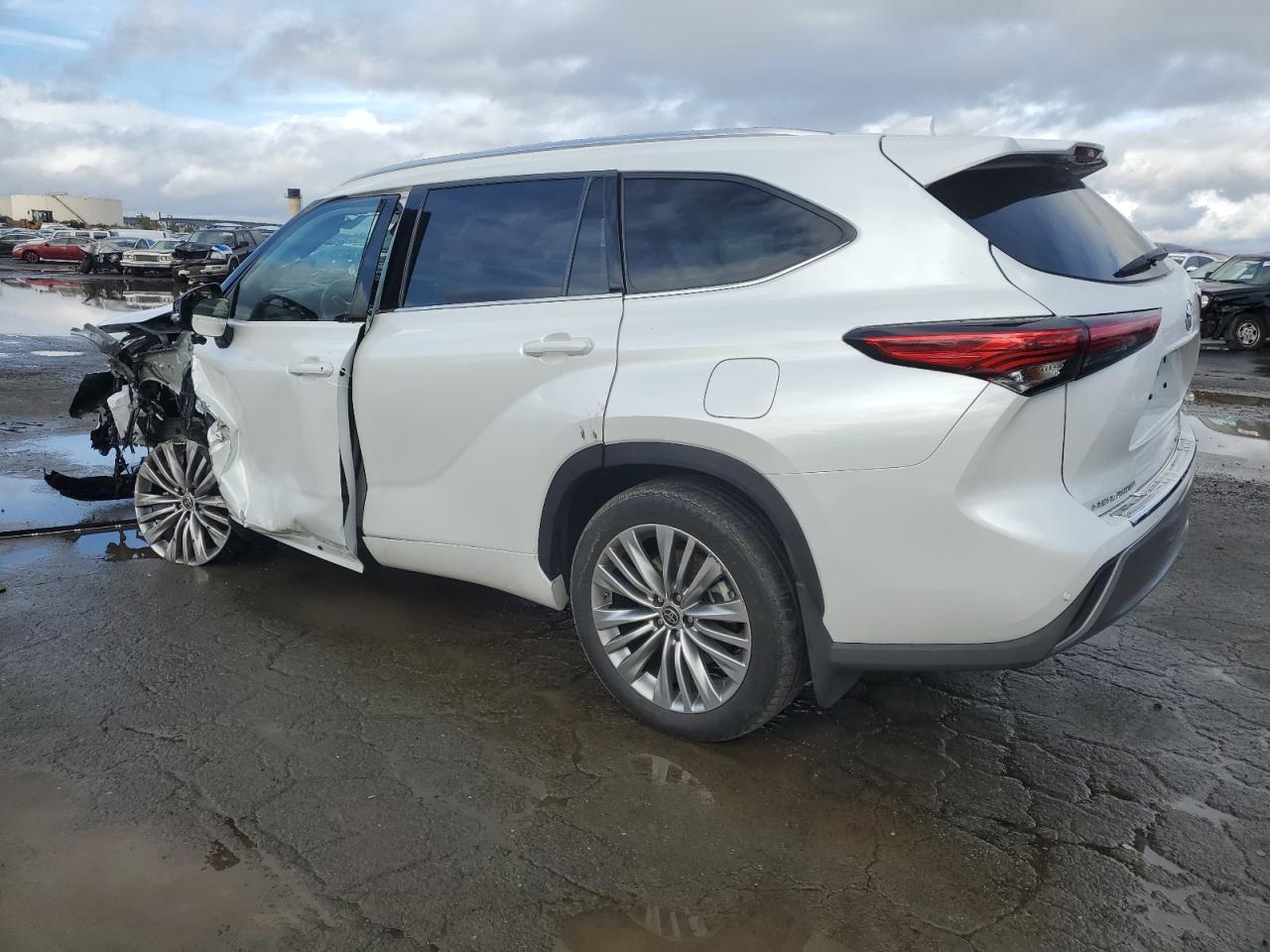 2022 TOYOTA HIGHLANDER PLATINUM VIN:5TDFZRBH0NS195786