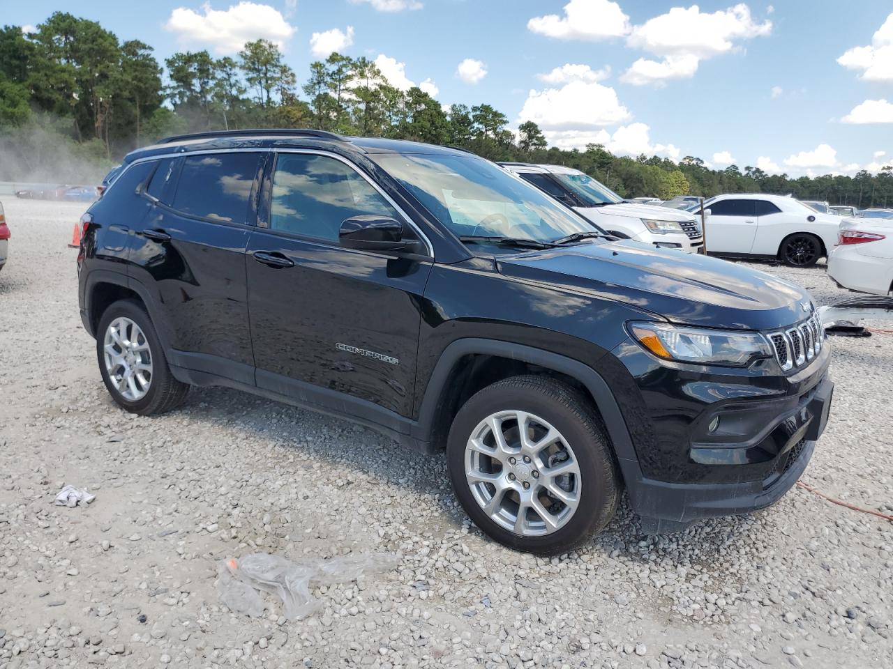 2024 JEEP COMPASS LATITUDE LUX VIN:3C4NJDFN7RT586130