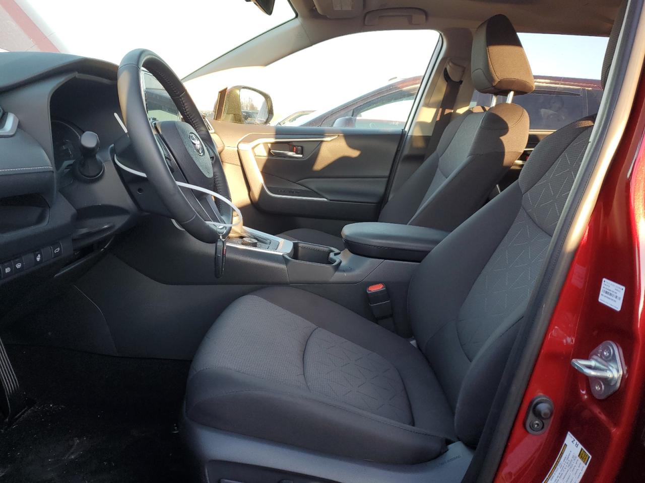 2024 TOYOTA RAV4 XLE VIN:JTMRWRFV1RD238717