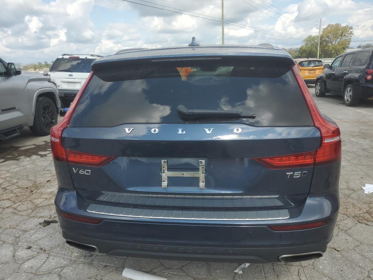 2022 VOLVO V60 CROSS COUNTRY T5 MOMENTUM VIN:YV4102WK6N2089607