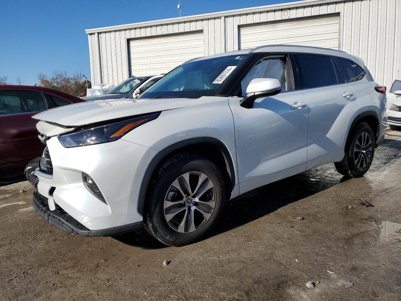 2022 TOYOTA HIGHLANDER XLE VIN:5TDGZRAH7NS125174