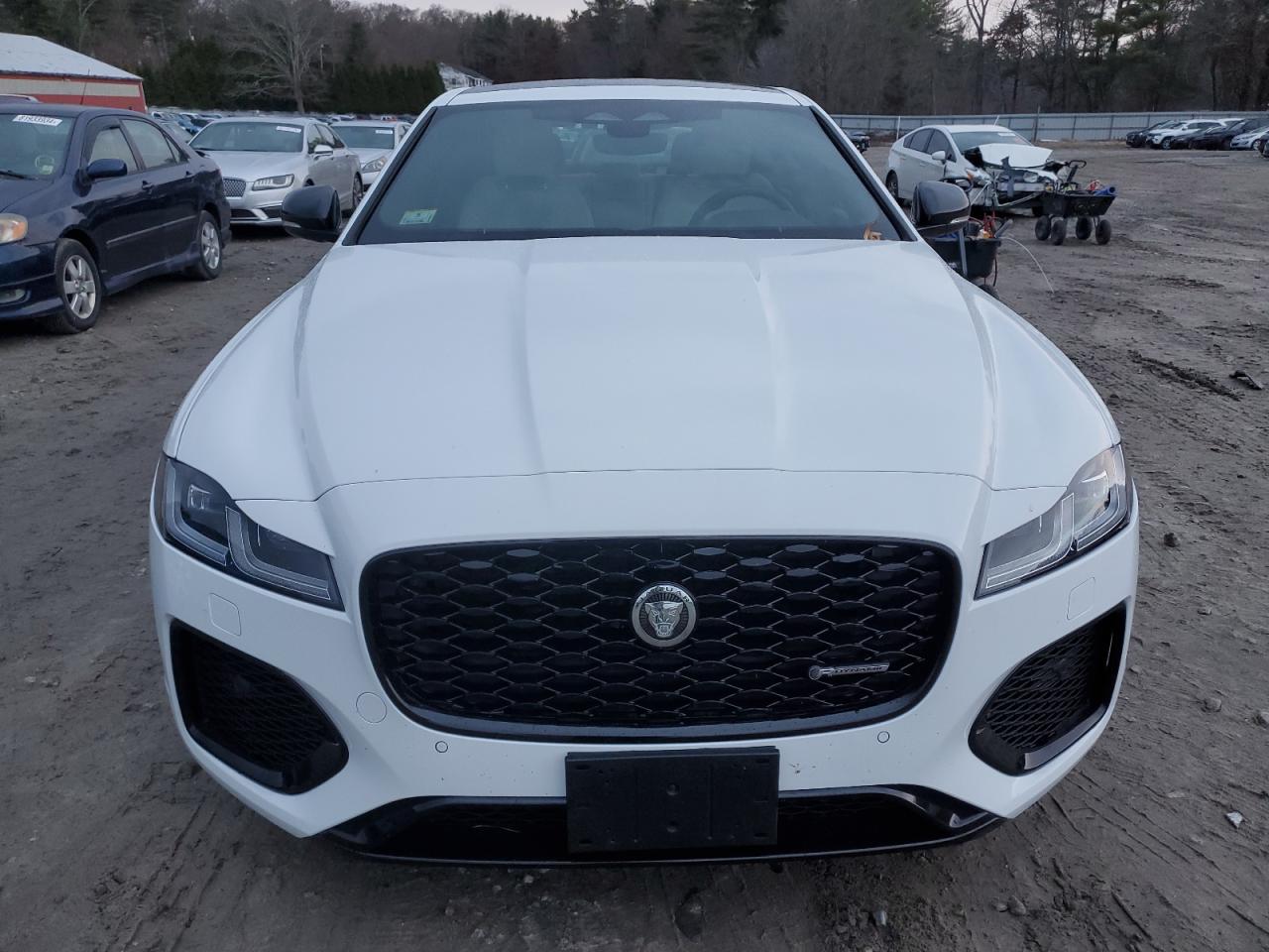 2024 JAGUAR XF R-DYNAMIC SE VIN:SAJBL4GX2RCY96275