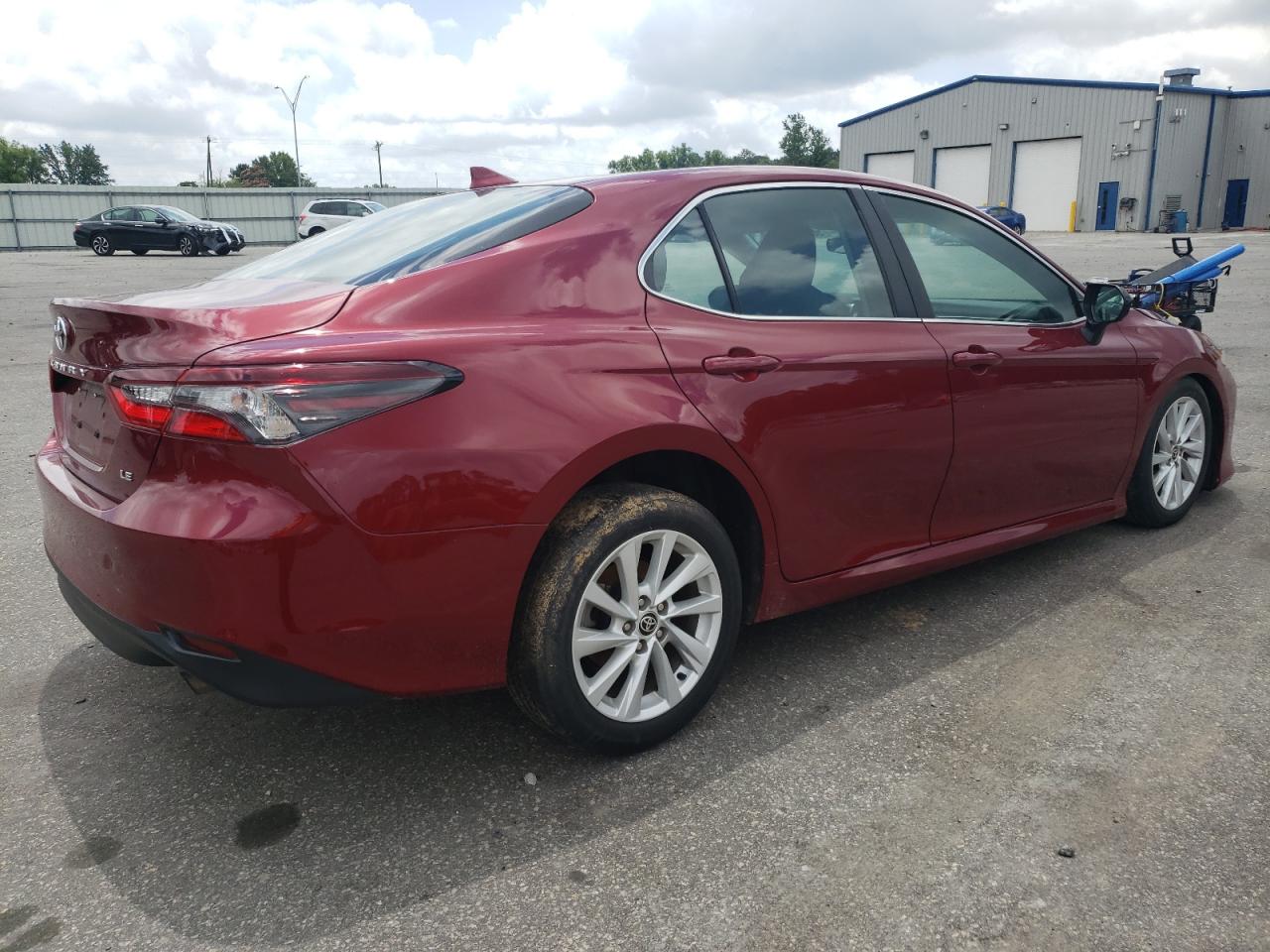 2022 TOYOTA CAMRY LE VIN:4T1C11AKXNU683613