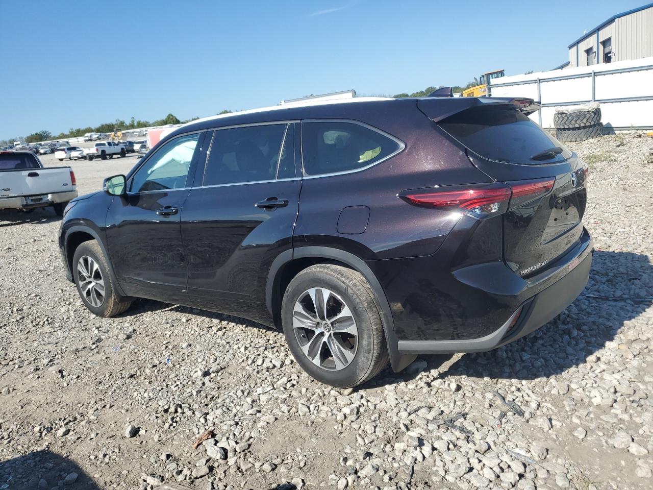 2022 TOYOTA HIGHLANDER XLE VIN:5TDHZRBH1NS228013