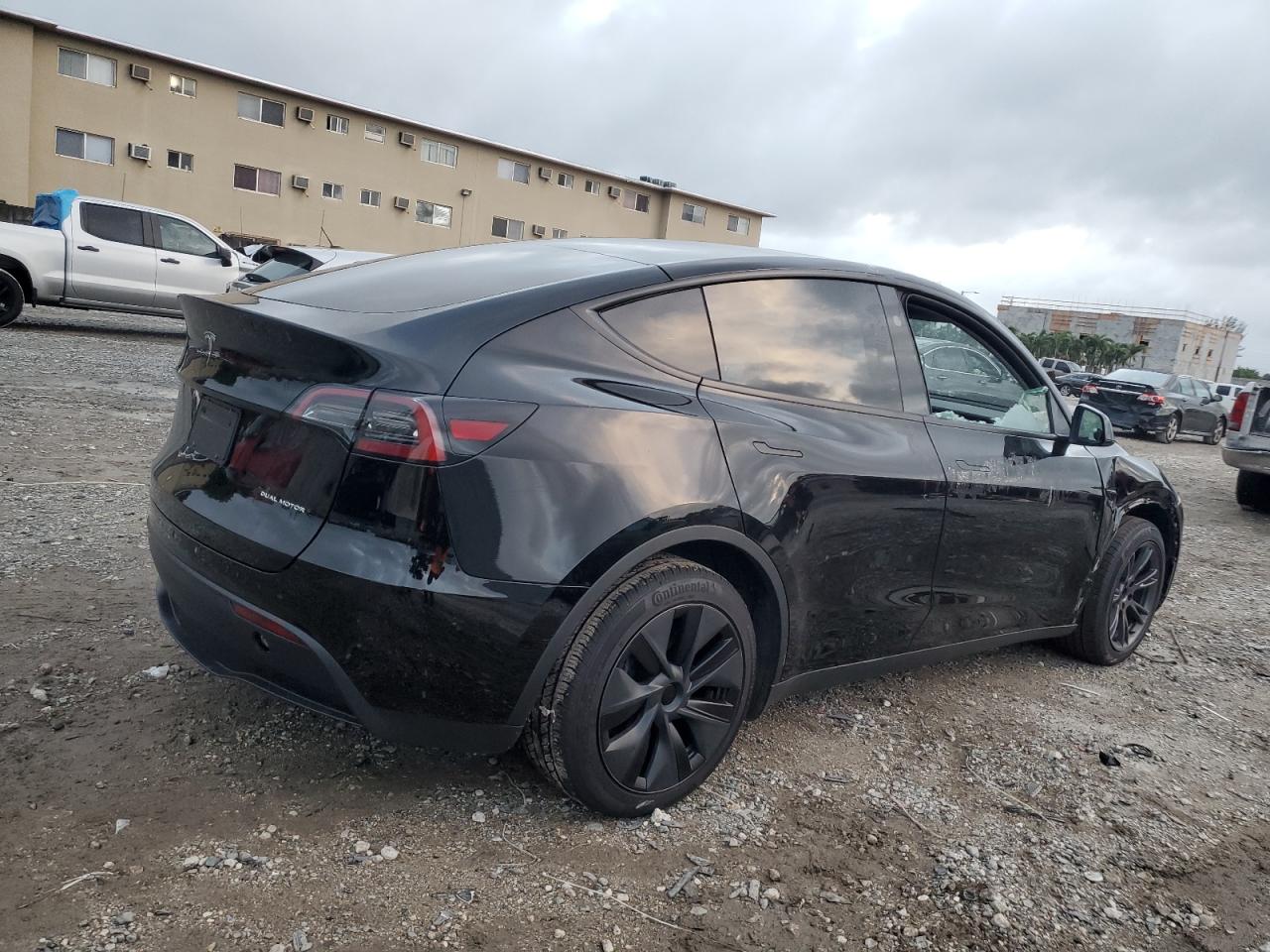 2024 TESLA MODEL Y  VIN:7SAYGAEE8RF184937