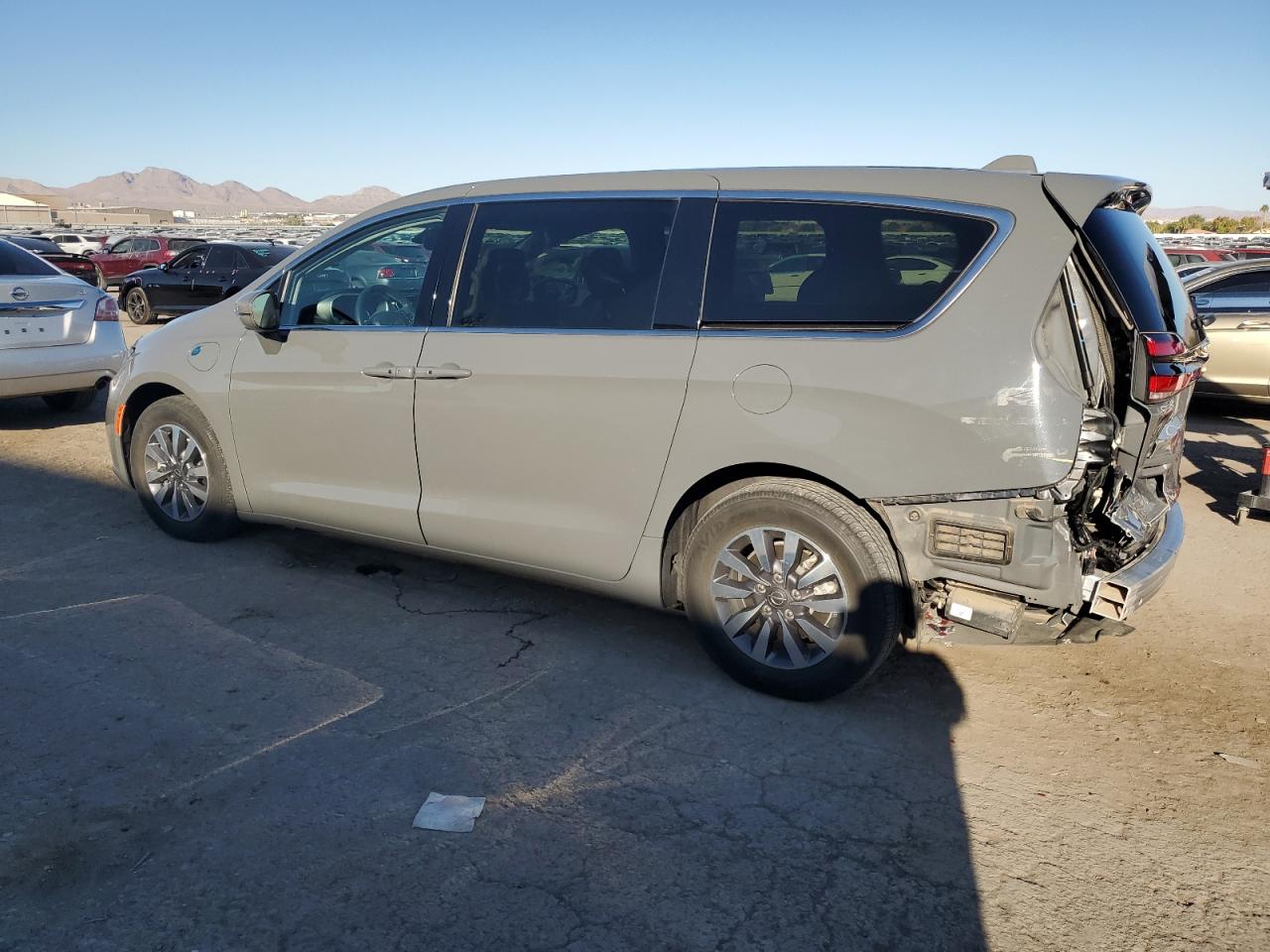2022 CHRYSLER PACIFICA HYBRID TOURING L VIN:2C4RC1L71NR124188