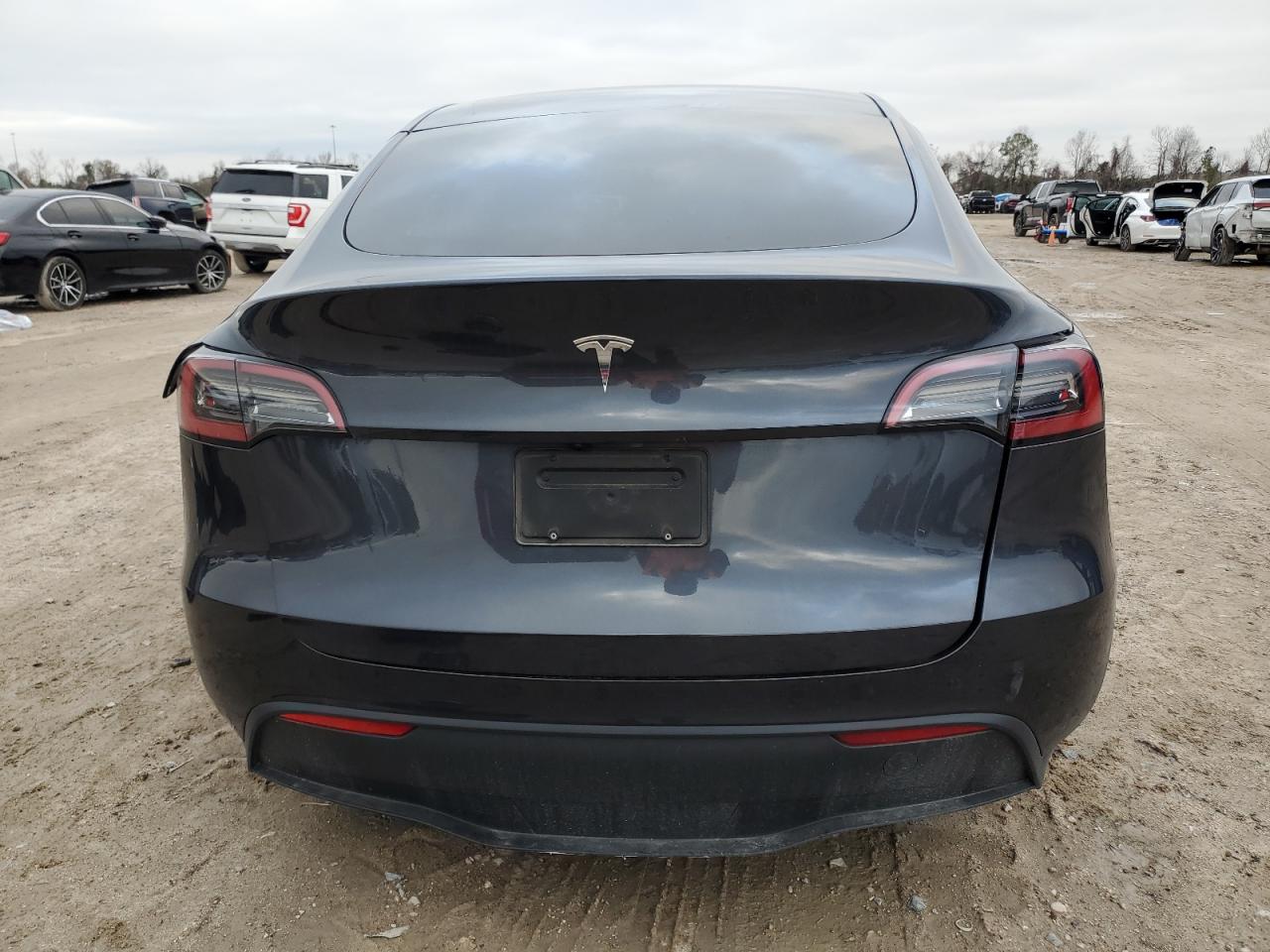 2024 TESLA MODEL Y  VIN:7SAYGDED9RA305643