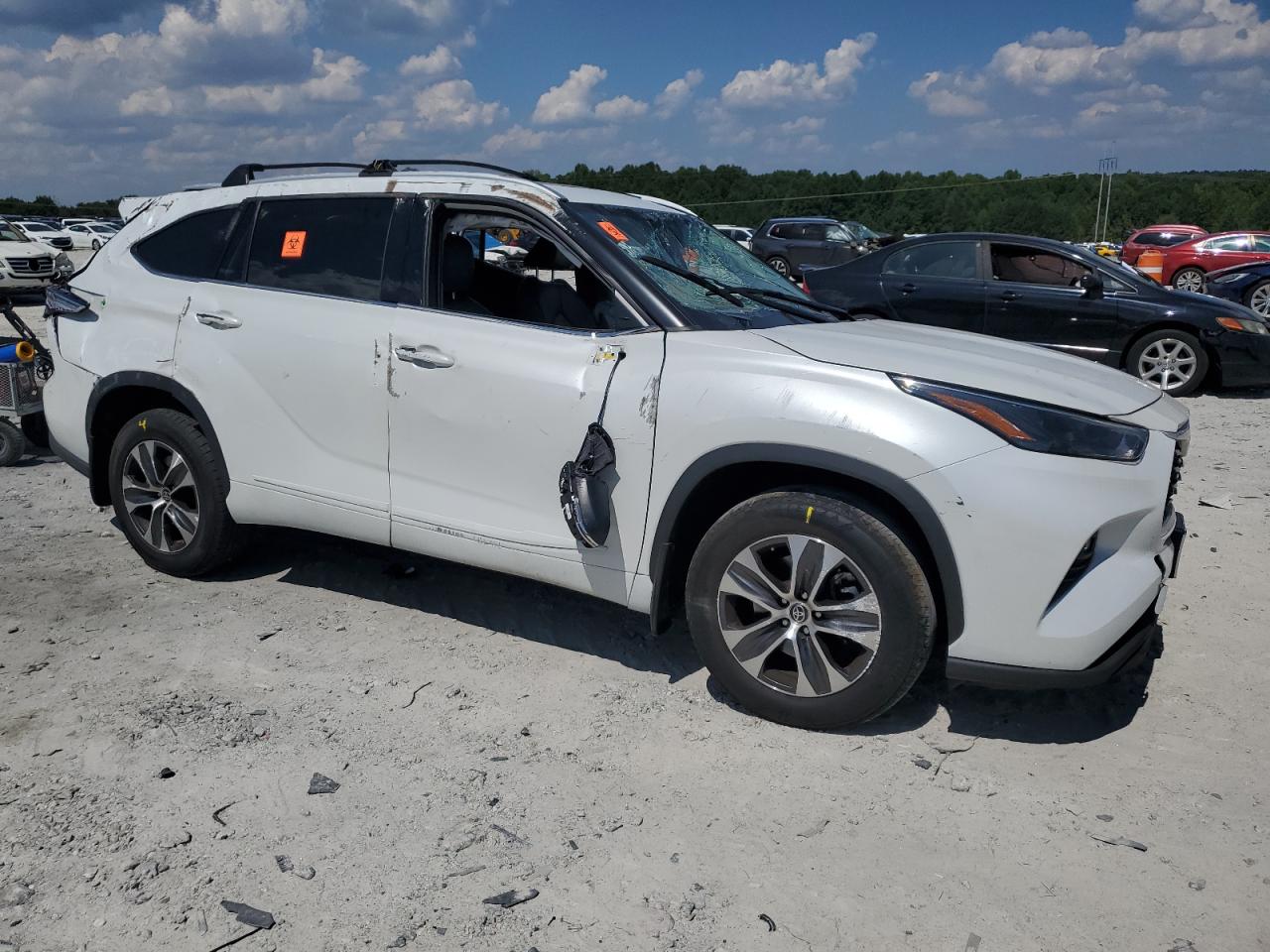 2022 TOYOTA HIGHLANDER XLE VIN:5TDGZRBH8NS194597
