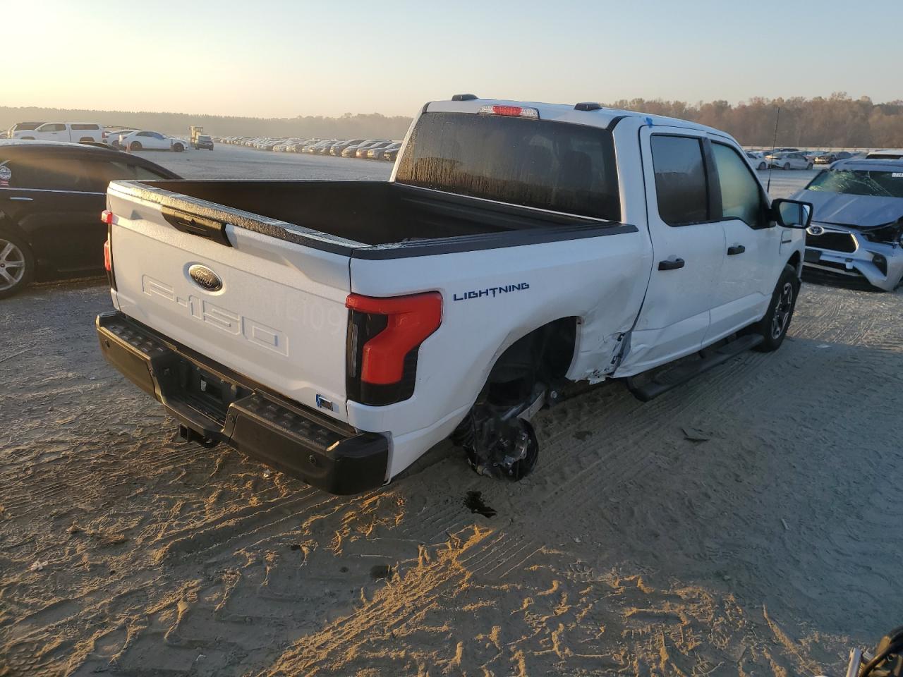 2022 FORD F150 LIGHTNING PRO VIN:1FTVW1EL0NWG04696