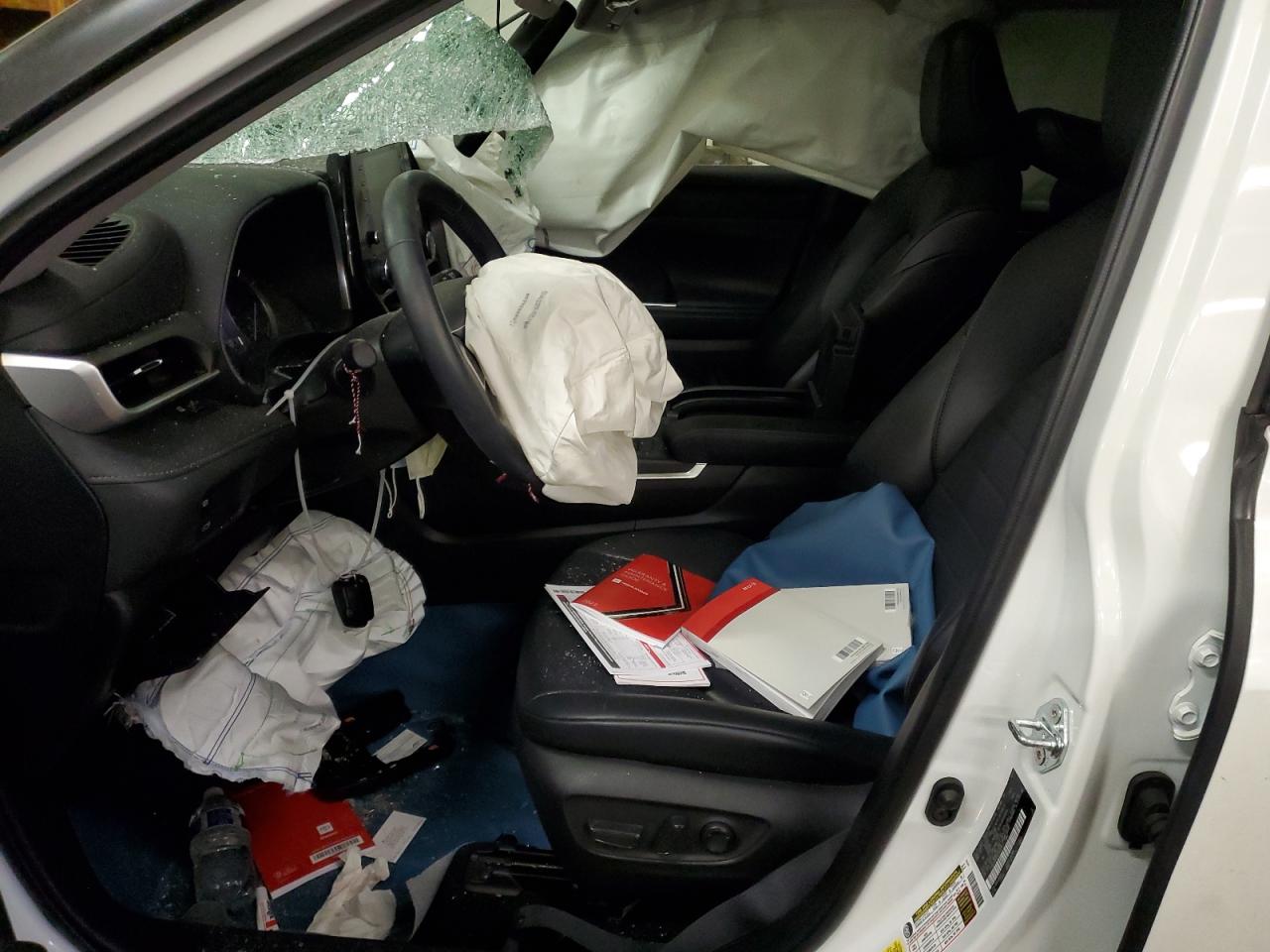 2022 TOYOTA HIGHLANDER XLE VIN:5TDGZRBH8NS560915