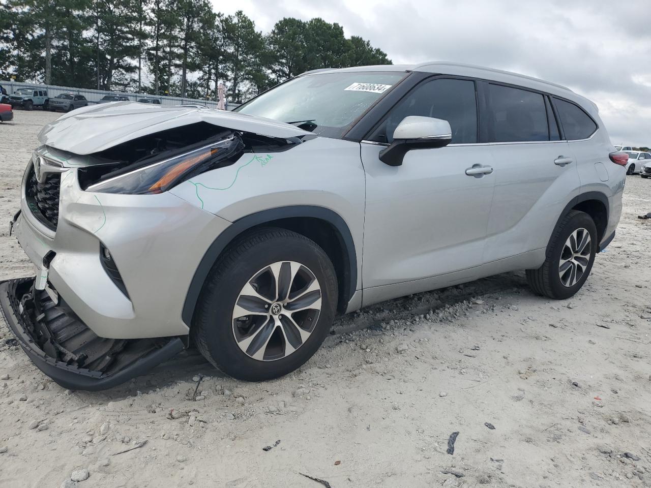 2022 TOYOTA HIGHLANDER XLE VIN:5TDGZRAH0NS541762
