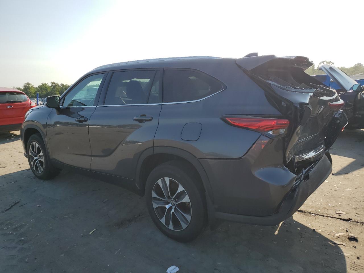 2022 TOYOTA HIGHLANDER XLE VIN:5TDGZRBH6NS568883