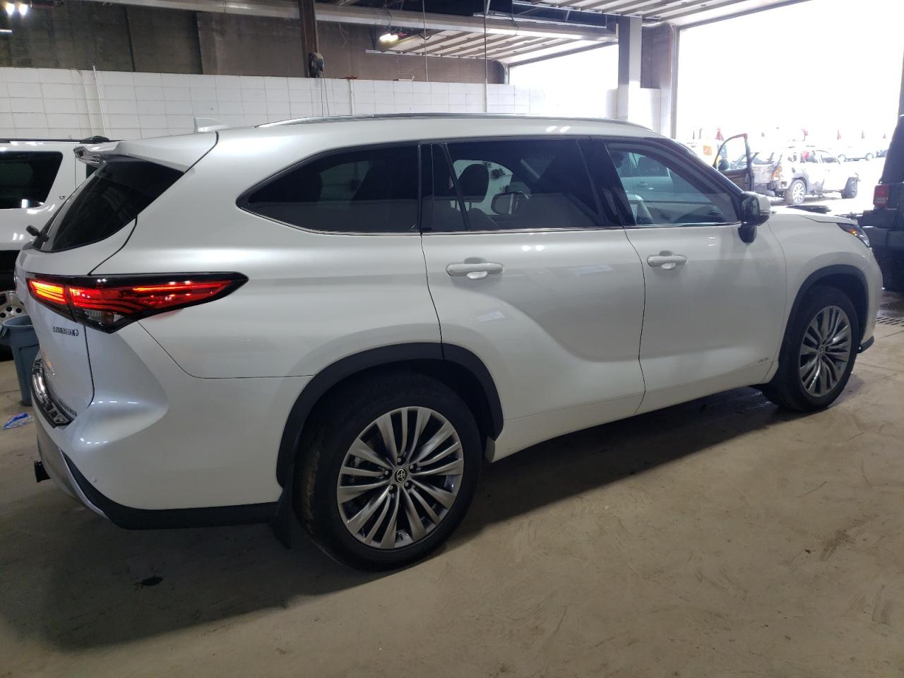2022 TOYOTA HIGHLANDER HYBRID PLATINUM VIN:5TDEBRCH9NS70980