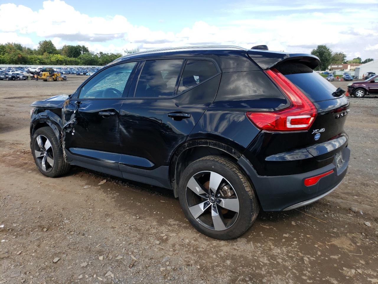 2022 VOLVO XC40 T5 MOMENTUM VIN:YV4162UK8N2646826