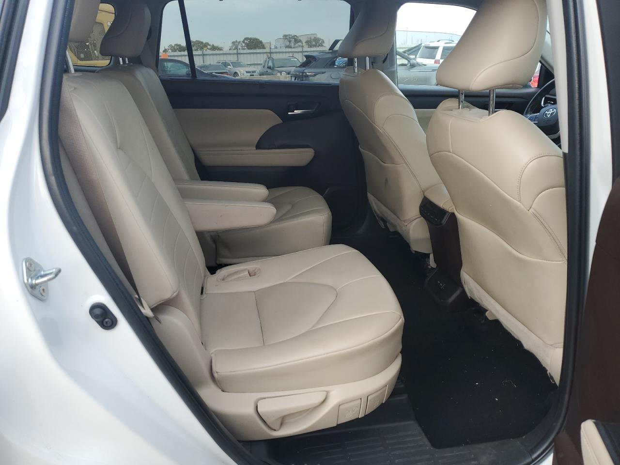 2022 TOYOTA HIGHLANDER XLE VIN:5TDHZRBH6NS176507