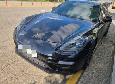 2017 Porsche Panamera VIN: