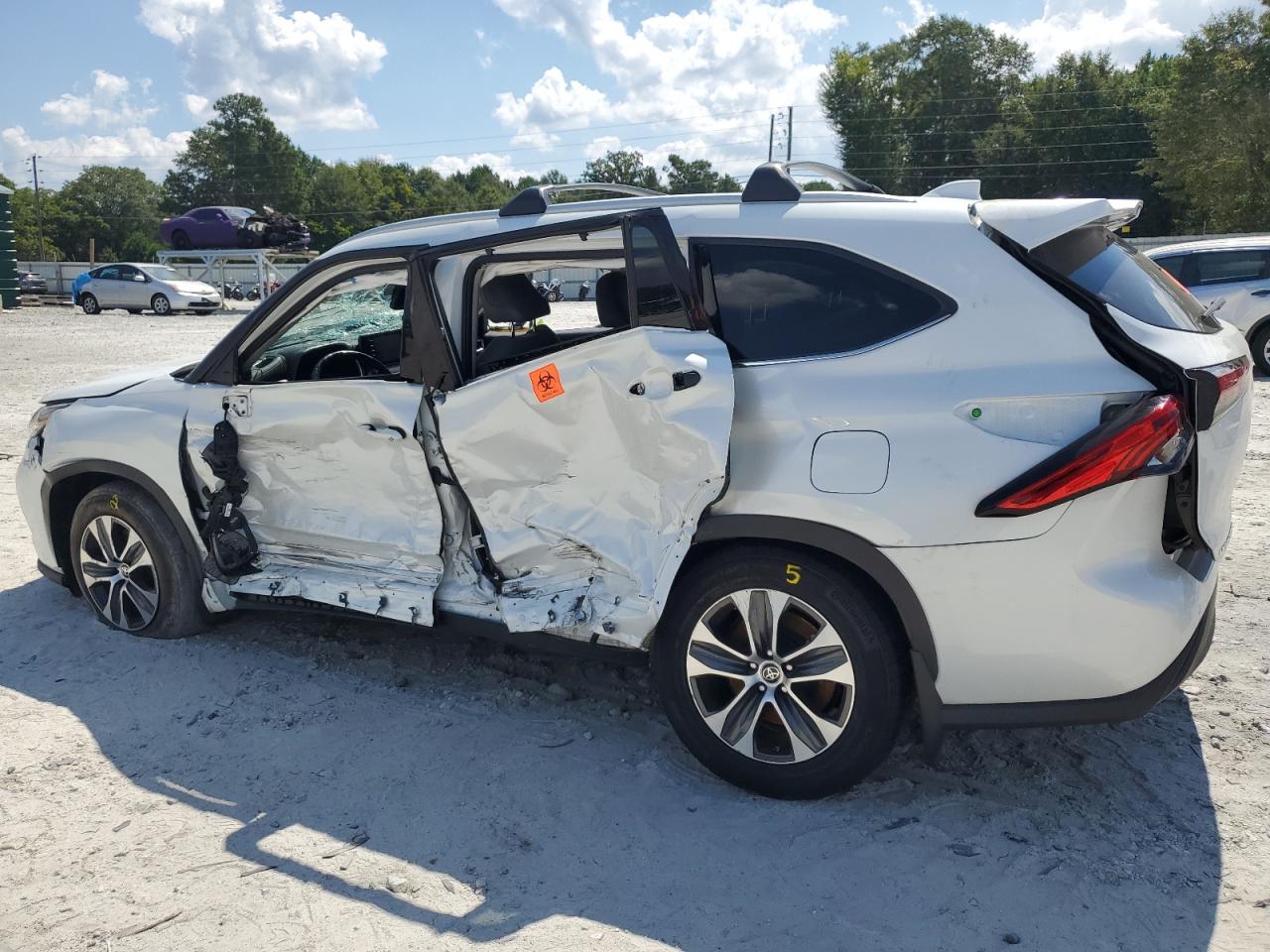 2022 TOYOTA HIGHLANDER XLE VIN:5TDGZRBH8NS194597