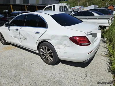 2018 Mercedes-Benz E 300 VIN: