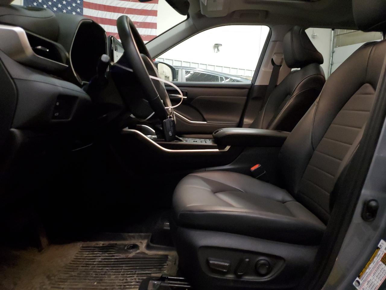 2022 TOYOTA HIGHLANDER XLE VIN:5TDHZRBHXNS238202