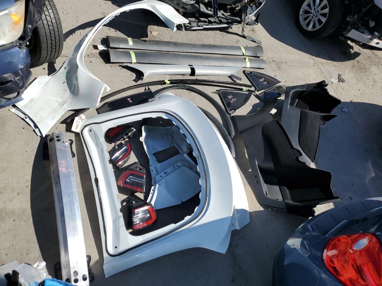 2022 TESLA MODEL Y  VIN:7SAYGDEE0NF436885