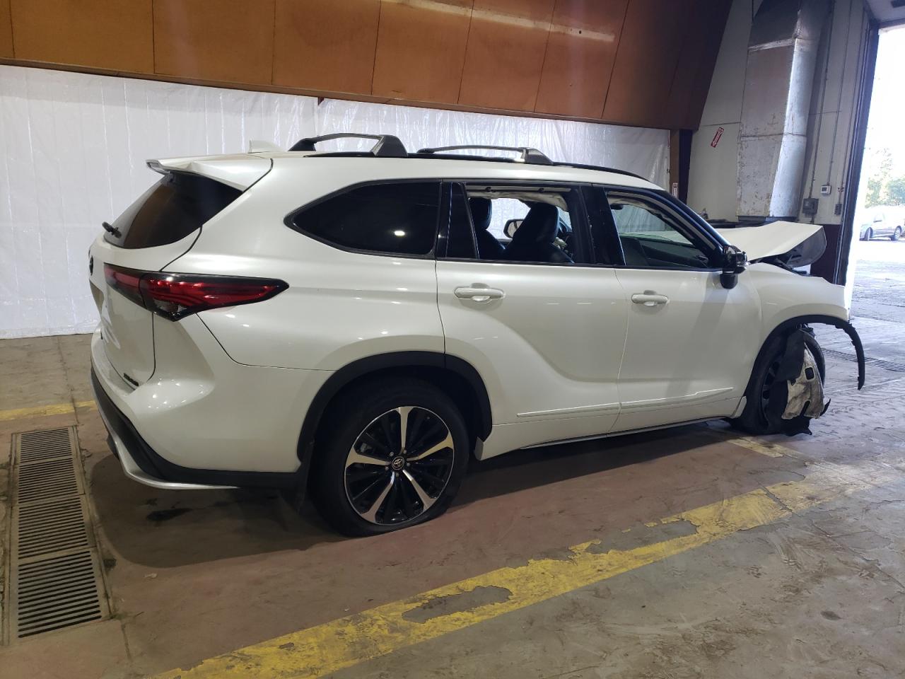 2022 TOYOTA HIGHLANDER XSE VIN:5TDJZRBH4NS197633