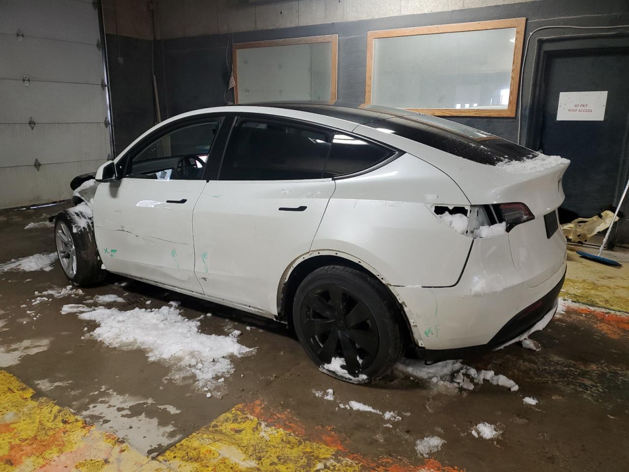 2022 TESLA MODEL Y  VIN:7SAYGDEE6NF366938