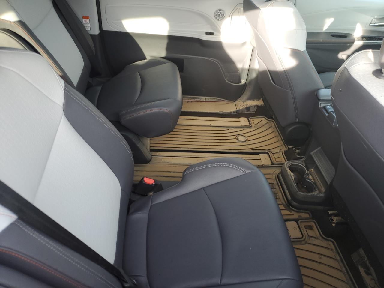 2024 TOYOTA SIENNA XSE VIN:5TDXSKFC4RS112915