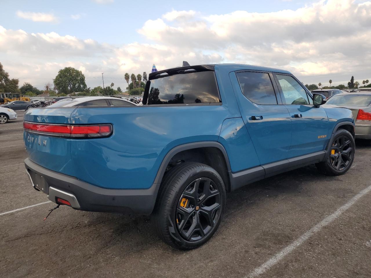 2022 RIVIAN R1T ADVENTURE VIN:7FCTGAAA0NN011056