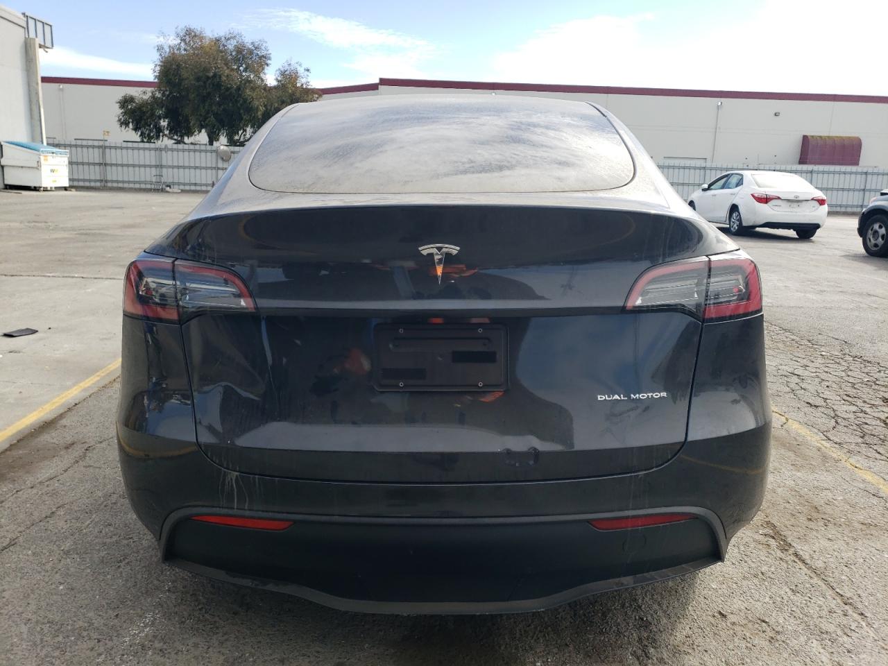 2024 TESLA MODEL Y  VIN:7SAYGDEE0RF118383